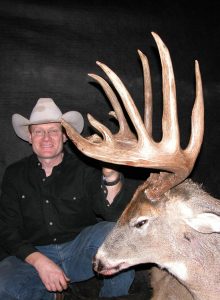 north-river-outfitting-alberta-whitetail-deer-hunting-oufitter305