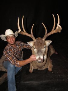north-river-outfitting-alberta-whitetail-deer-hunting-oufitter316
