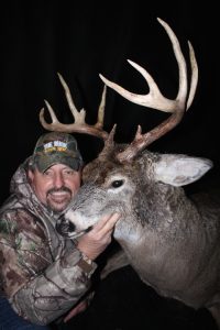 north-river-outfitting-alberta-whitetail-deer-hunting-oufitter328