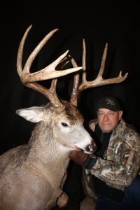 north-river-outfitting-alberta-whitetail-deer-hunting-oufitter337