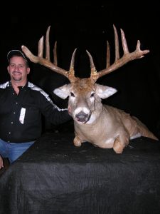north-river-outfitting-alberta-whitetail-deer-hunting-oufitter348
