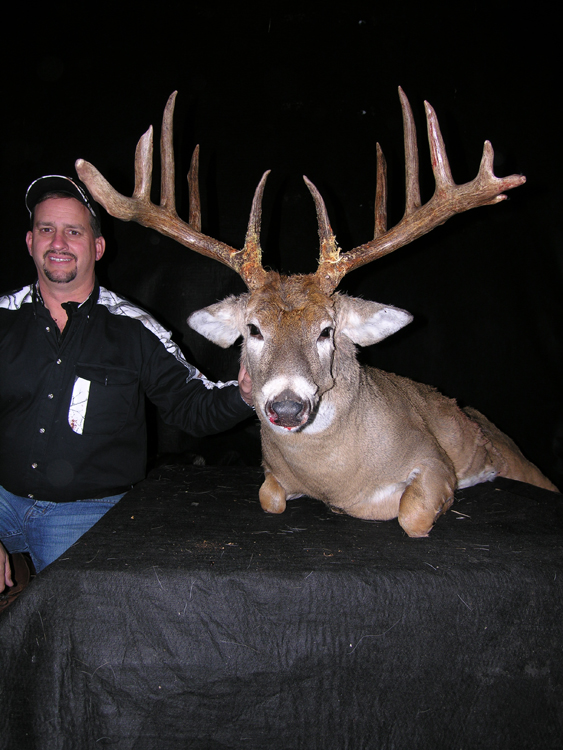 Alberta Whitetail Hunting Photos from North River Outfitting