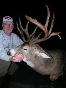 north-river-outfitting-alberta-whitetail-deer-hunting-oufitter350