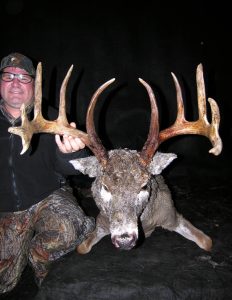 north-river-outfitting-alberta-whitetail-deer-hunting-oufitter355